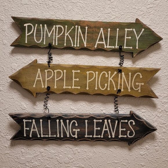 Wooden Farm Arrow Direction Says Sign - Picture 1 of 6